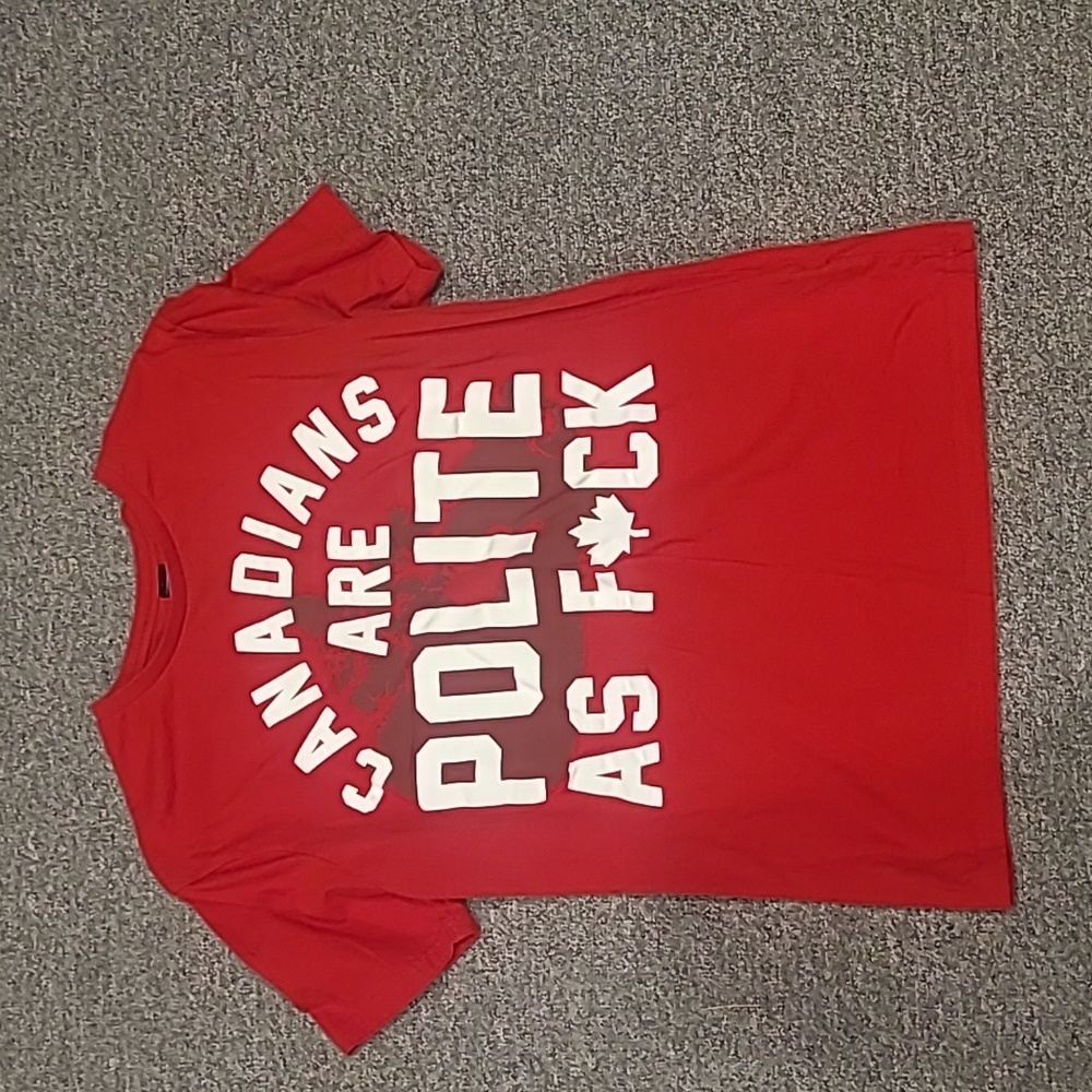 Mens Canada day tshirt size medium